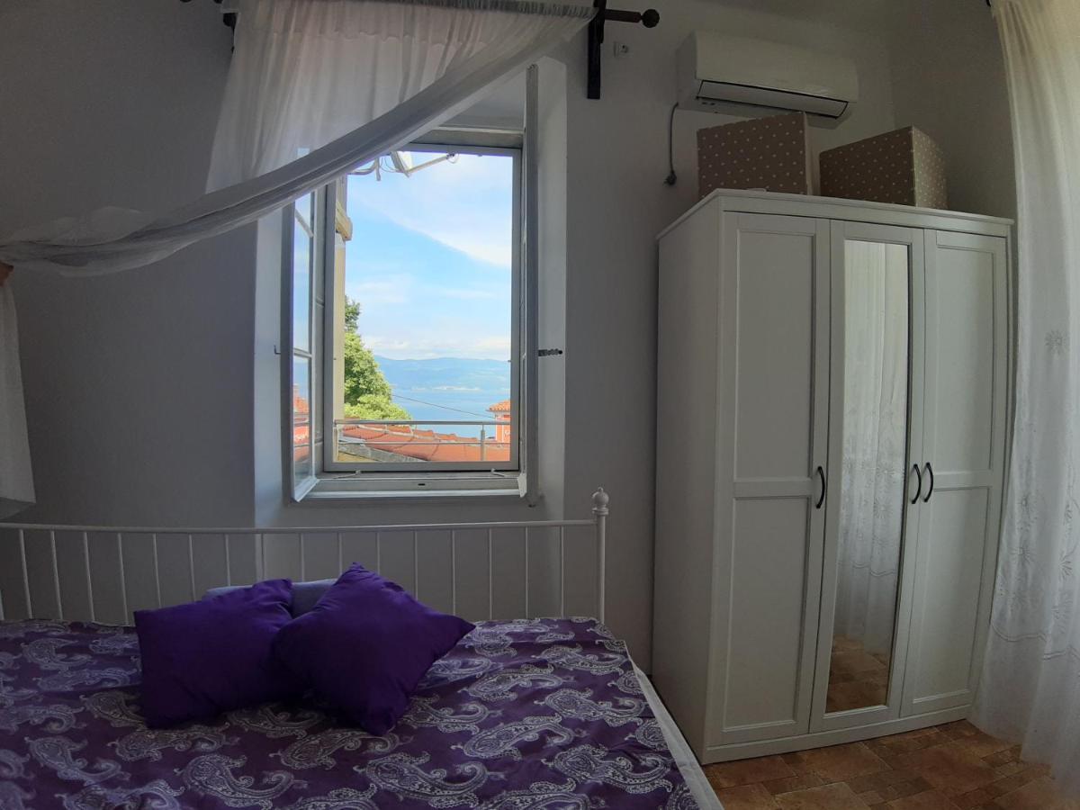 Apartment Palazzo Sare Vrbnik  Eksteriør billede