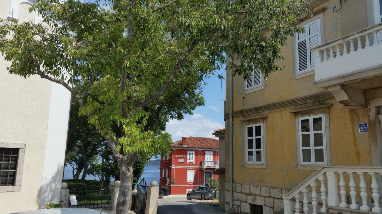 Apartment Palazzo Sare Vrbnik  Eksteriør billede