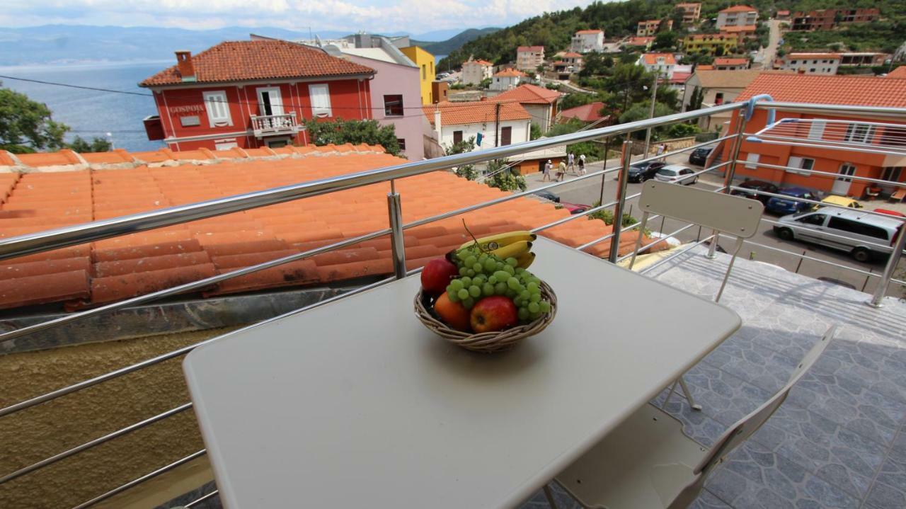 Apartment Palazzo Sare Vrbnik  Eksteriør billede
