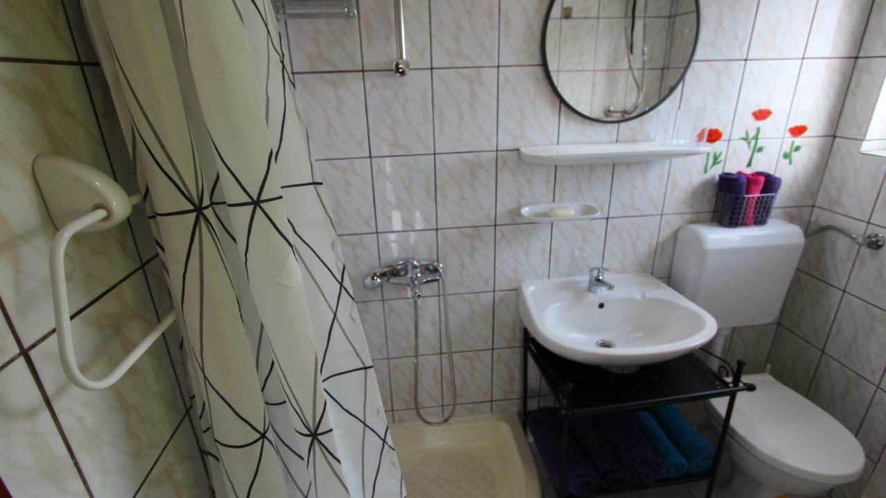 Apartment Palazzo Sare Vrbnik  Eksteriør billede