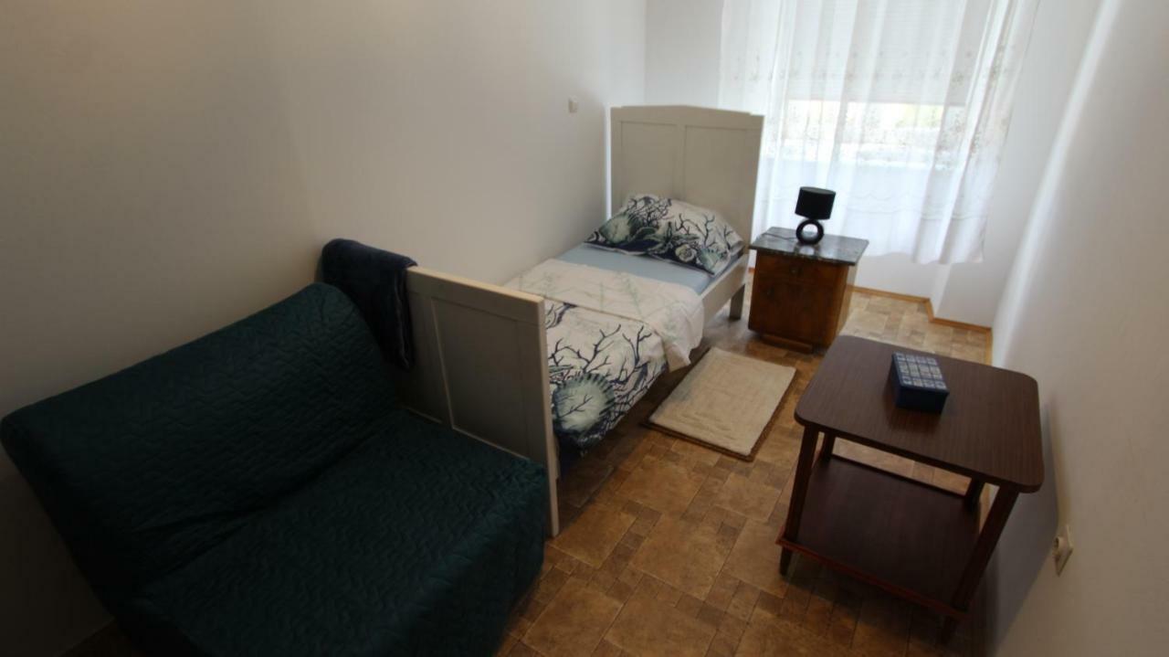 Apartment Palazzo Sare Vrbnik  Eksteriør billede