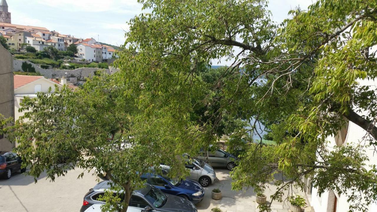 Apartment Palazzo Sare Vrbnik  Eksteriør billede