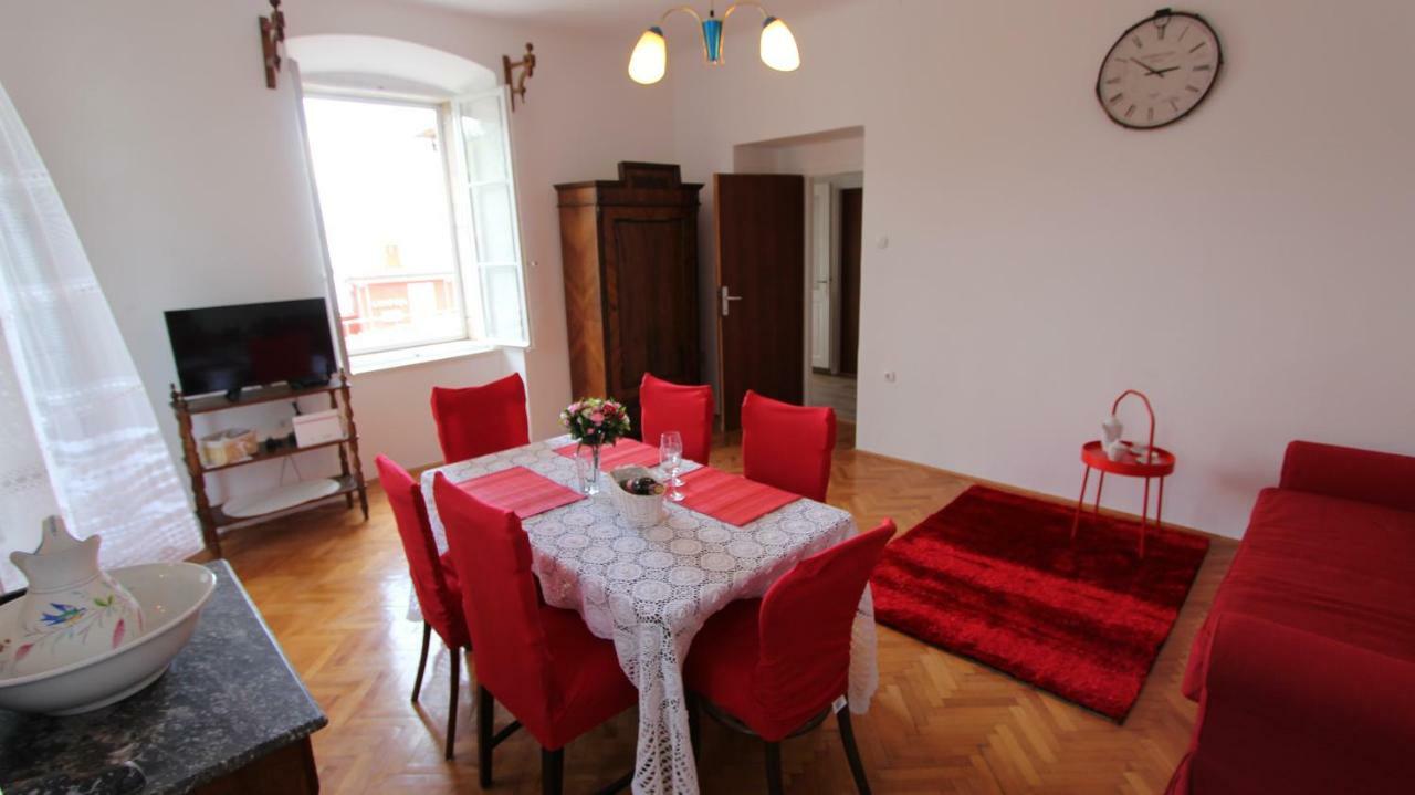 Apartment Palazzo Sare Vrbnik  Eksteriør billede