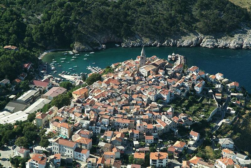 Apartment Palazzo Sare Vrbnik  Eksteriør billede